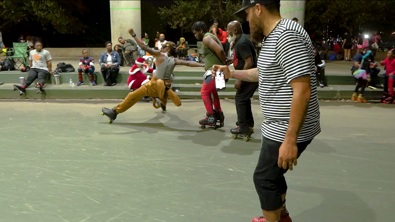 Group of men snapping on rhythm skates<br />
